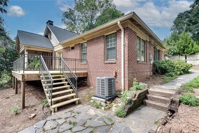 Building Photo - 1424 Emory Rd NE