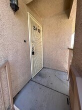 Building Photo - 2110 Los Feliz St