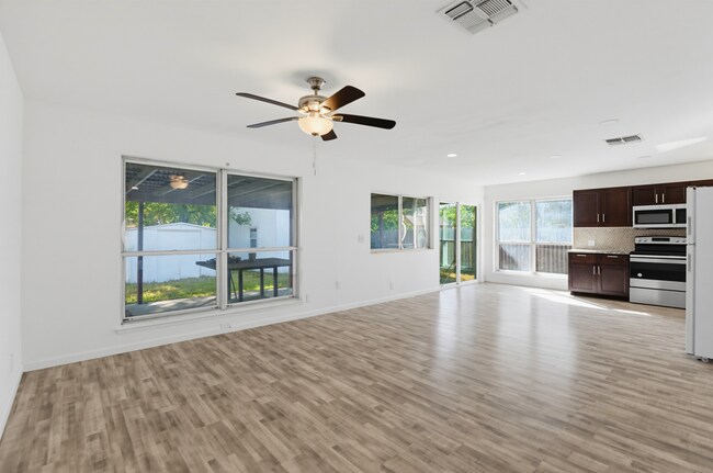 Foto del edificio - 6602 Spring Brook St