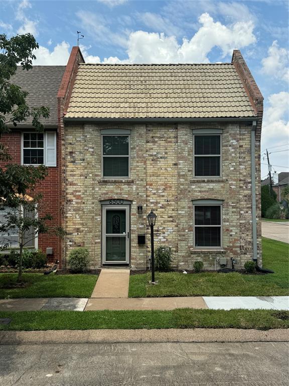 Foto principal - 6500 Gambier Ln