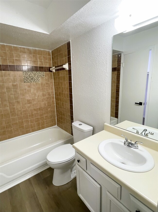 Building Photo - 741 James St