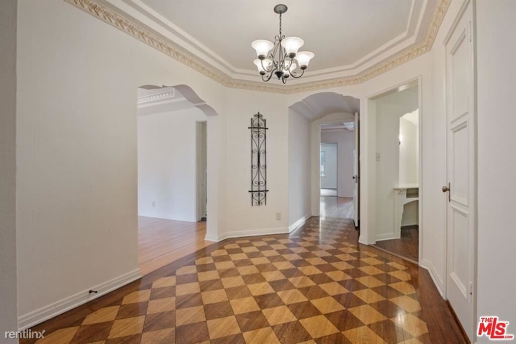 Primary Photo - 3 br, 2 bath Condo - 1118 S Orange Grove Ave