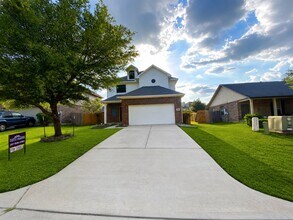 Building Photo - 4903 Summer Ridge Dr
