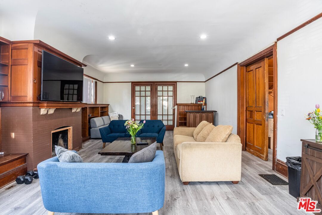 Living Room - 1325 W Adams Blvd