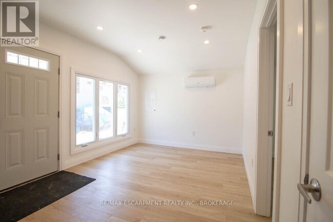 Building Photo - 362 Gatfield Ave
