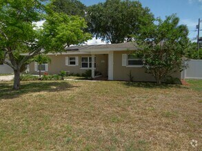 Building Photo - 1805 Greenhill Dr