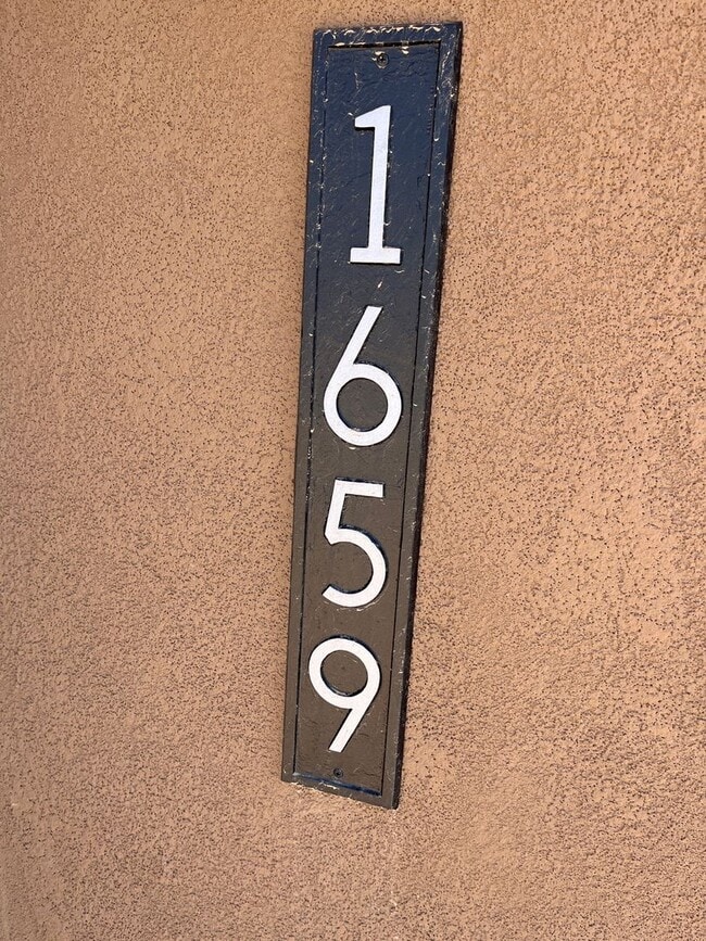 Building Photo - 1 year young Los Lunas home