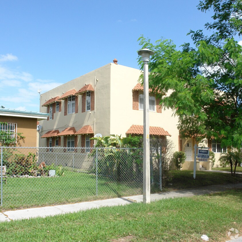 893 NE 81st - 893 NE 81st St