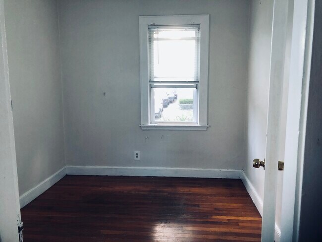 Primer dormitorio - 53 Germain Ave