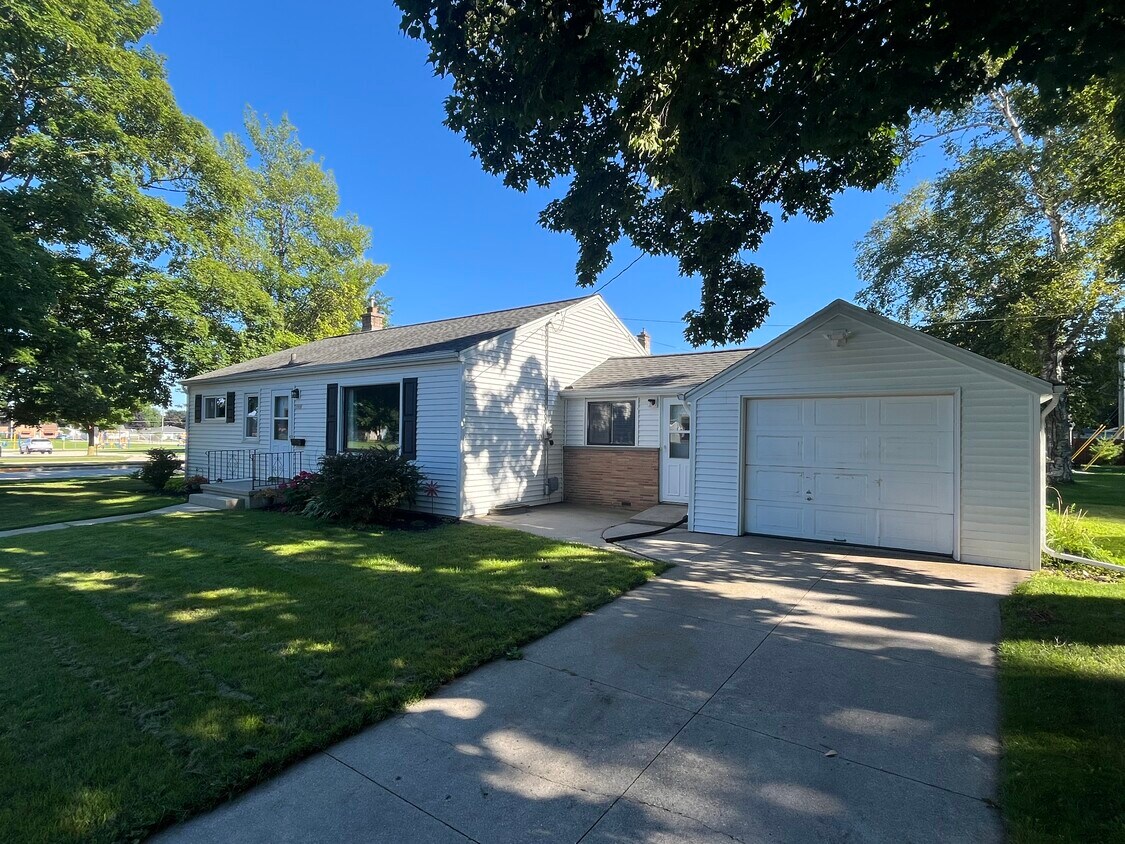 Foto principal - 3505 Schroeder Dr