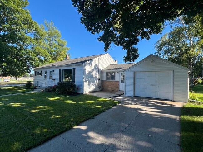 Building Photo - 3505 Schroeder Dr