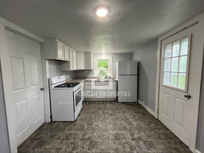 Building Photo - 1833 W 23rd St
