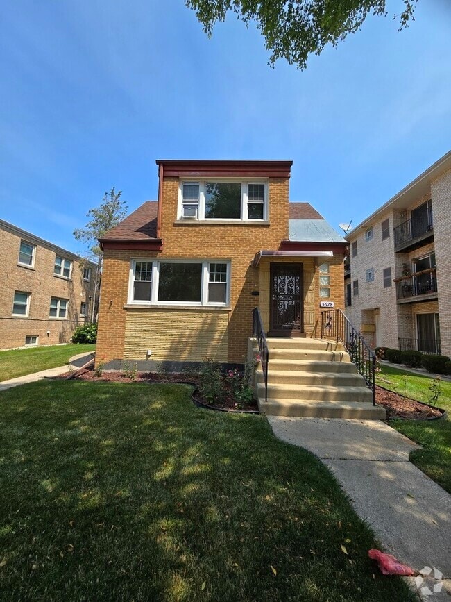 Building Photo - 5628 W Higgins Ave