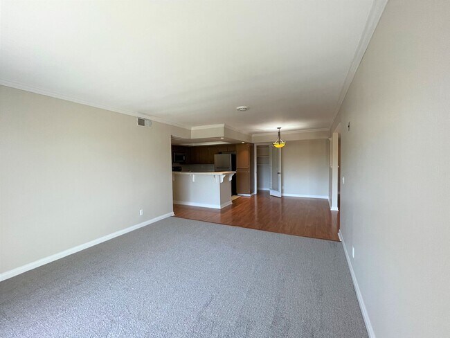 Foto del edificio - $500 Move In Special-Spacious Condo with Dual Master Suites Just Minutes Away from SDSU