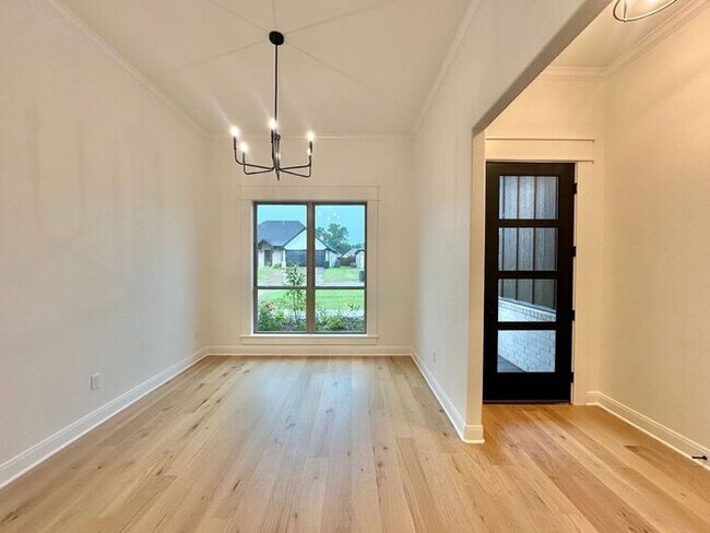 Foto del edificio - Available Now! Luxurious 3 Bedroom 2 Bath ...