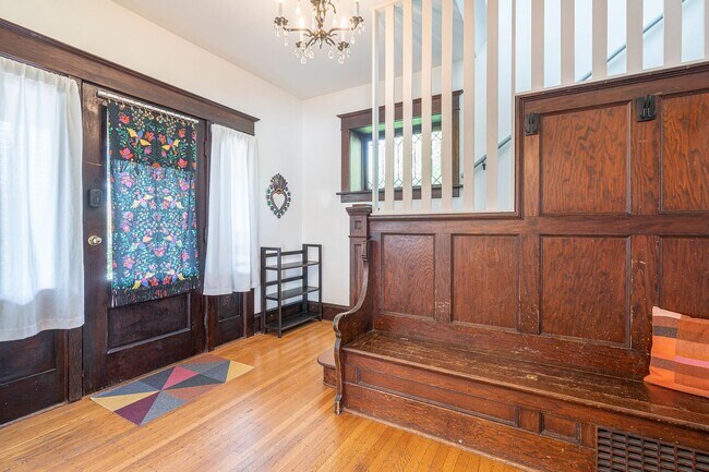 Foto del edificio - Charming Sabin Craftsman with Fenced Yard, Deck, and More!