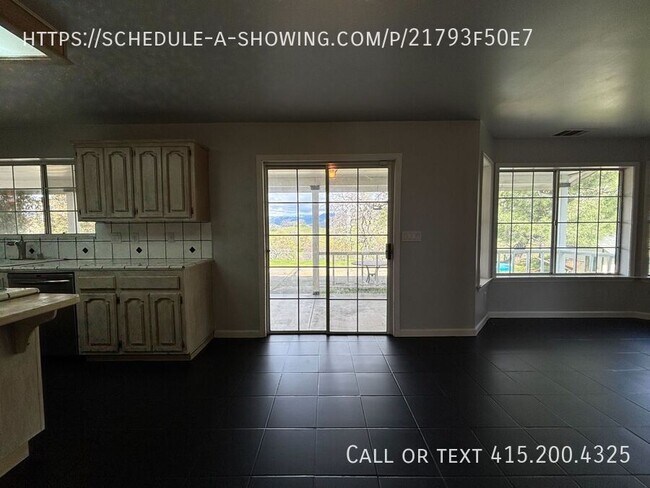 Foto del edificio - 26377 Pittman Hill Rd