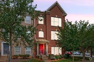 Building Photo - 1301 Wilcox Ave