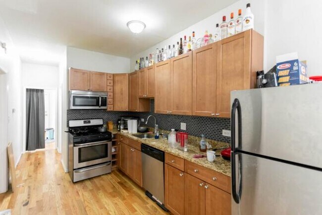 Foto del edificio - 4 bedroom in CHICAGO IL 60612