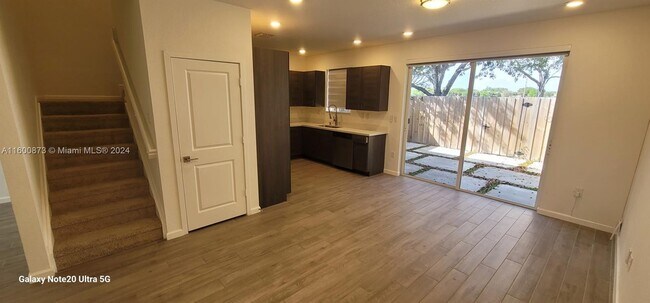 Foto del edificio - 2459 SE 10th St