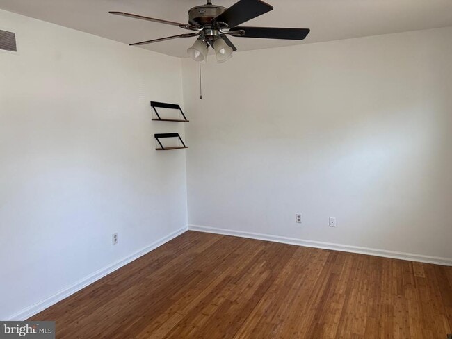 Building Photo - 220 Harding Ave