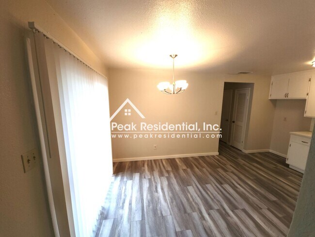 Building Photo - 2bd/1ba Duplex near Freeport Blvd & Meadow...