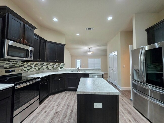 Building Photo - Foley 4/2 in Woodmont Subdivision available now