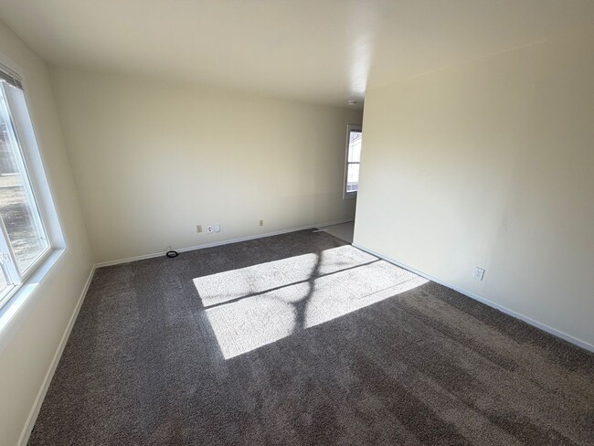 Building Photo - 1621 Clover Ln