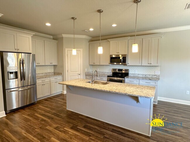 Building Photo - Stunning Navarre home with Solar Energy!