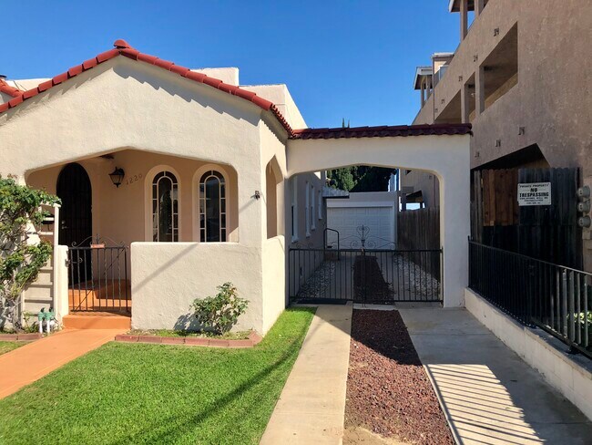 Building Photo - 1220 Termino Ave