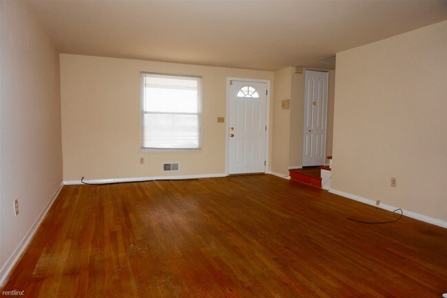 Foto del edificio - 3 br, 1.5 bath House - 1006 Middleborough Rd