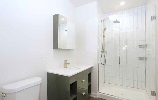 Photo - 102 W Chicago Ave Apartment