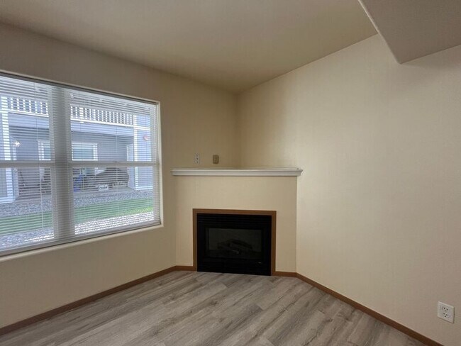 Foto del edificio - 6405F Chapel Hill Blvd