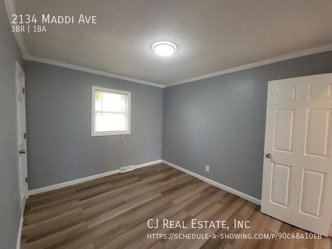 Foto del edificio - 2134 Maddi Ave