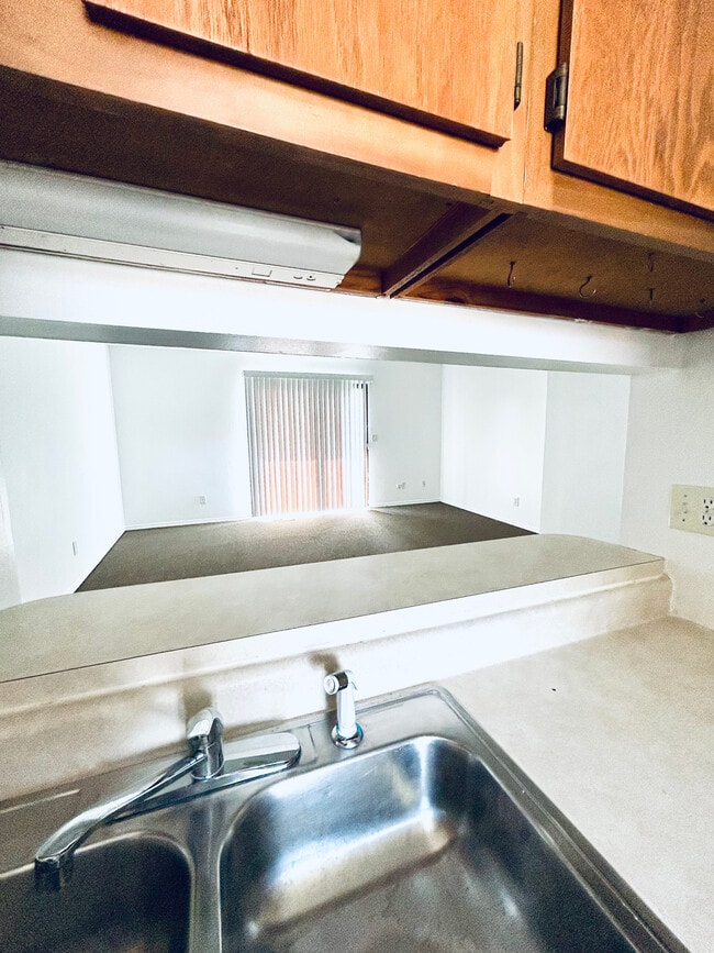 Building Photo - 950 Edgar Dr