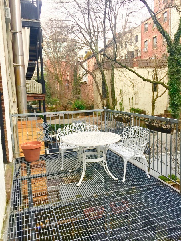Primary Photo - 449 W 22nd St