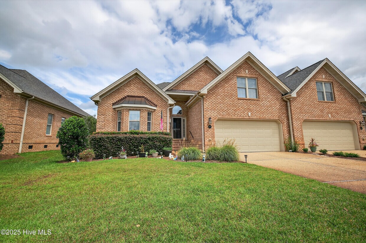 Foto principal - 3253 Gardenwood Dr