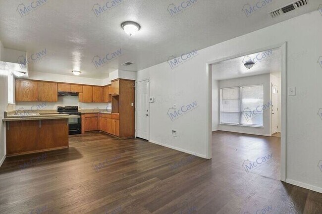 Foto del edificio - 702 Goodyear St