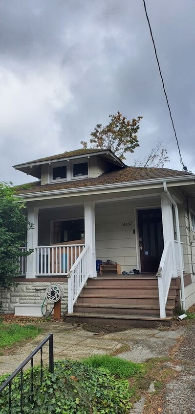 Spacious 2 Bed 1 Bath in Central Ballard - Spacious 2 Bed 1 Bath in Central Ballard