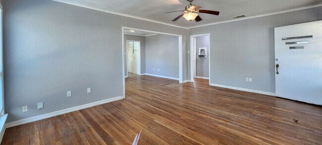 Foto del edificio - 3/1.5/2 DETACHED GARAGE - GREAT HOME IN TECH TERRACE