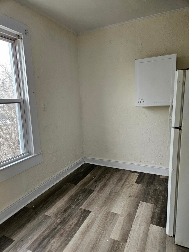 Building Photo - 195 Winfield Ave