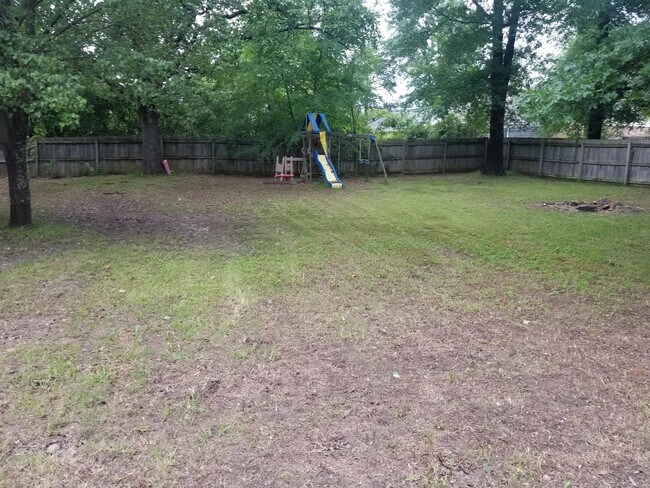 Foto del edificio - 2404 Daniel Dr