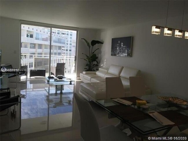 Building Photo - 1801 S Ocean Dr