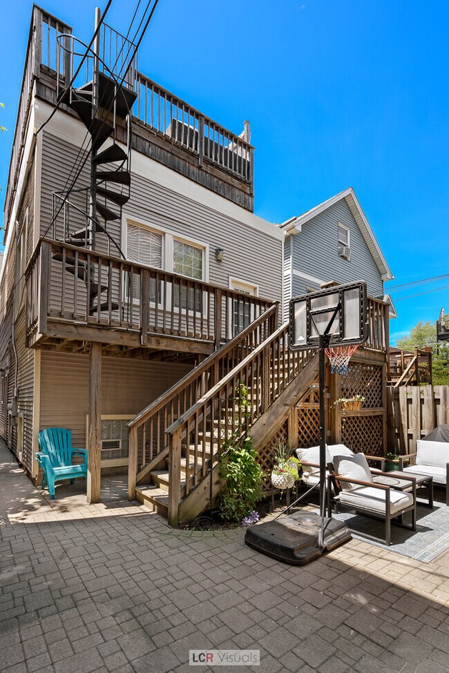 Foto del edificio - 3104 N Southport Ave