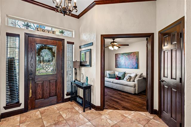 Building Photo - 8918 N Longwood Dr