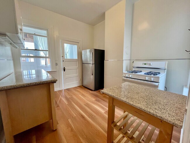 Foto del edificio - Stunning Edwardian Flat with a Backyard