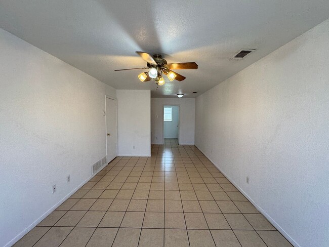 Building Photo - 2804 Leroy Cir