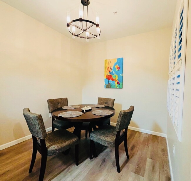 Building Photo - "Fully furnished 2-bedroom 2 bath Condo"