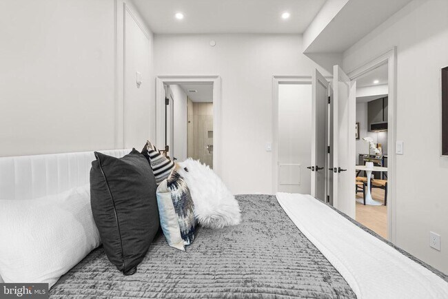 Foto del edificio - 2121 Ward Pl NW