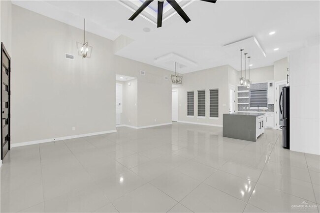 Building Photo - 20 Tierra Escondido